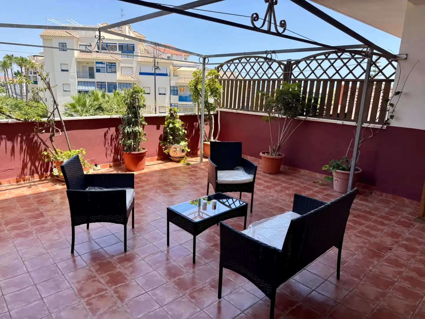 Pis en venda a Avenida Puerta del Mar, 45, Huerta Nueva Terrassa de Pis en venda en Estepona amb Parquet, Terrassa i Piscina