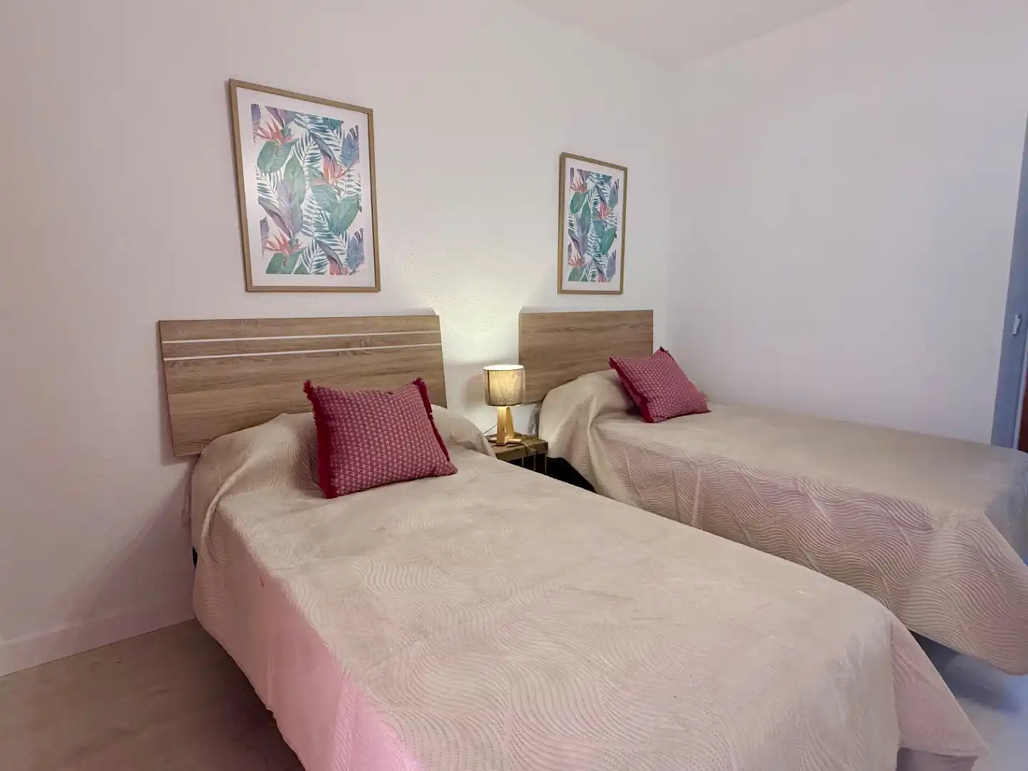Pis en venda a Avenida Puerta del Mar, 45, Huerta Nueva Dormitori de Pis en venda en Estepona amb Parquet, Terrassa i Piscina
