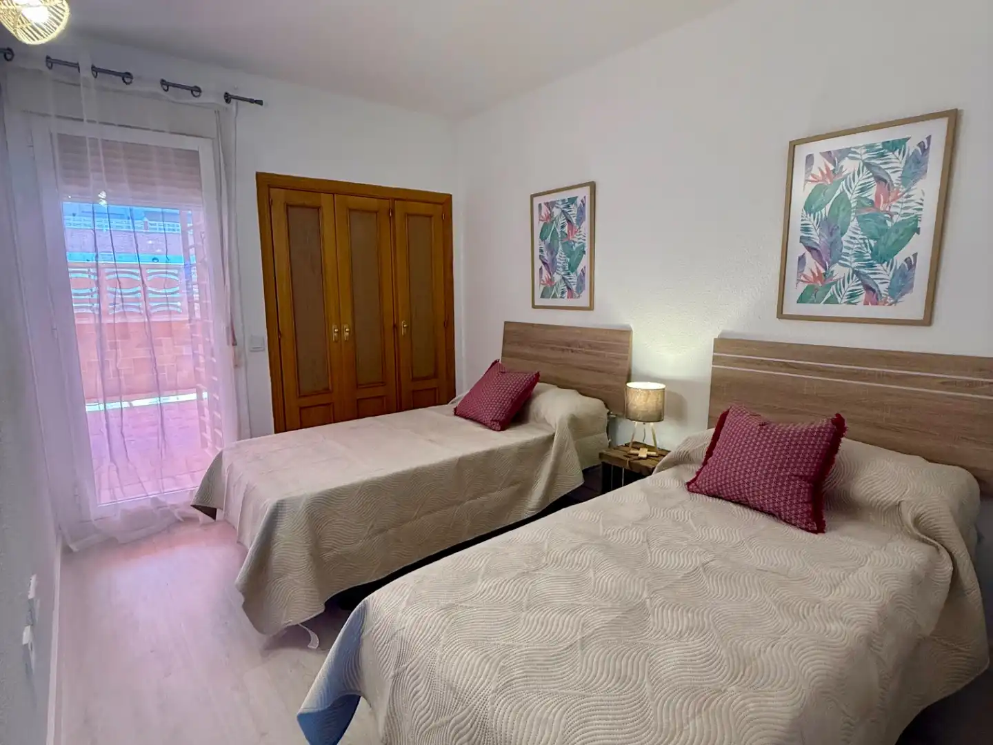 Pis en venda a Avenida Puerta del Mar, 45, Huerta Nueva Dormitori de Pis en venda en Estepona amb Parquet, Terrassa i Piscina