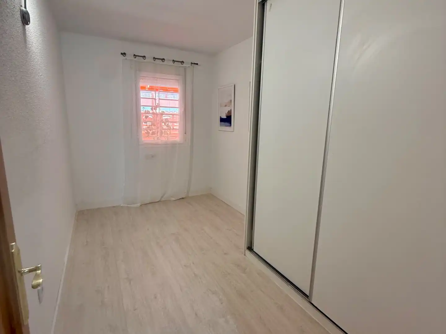 Pis en venda a Avenida Puerta del Mar, 45, Huerta Nueva Dormitori de Pis en venda en Estepona amb Parquet, Terrassa i Piscina