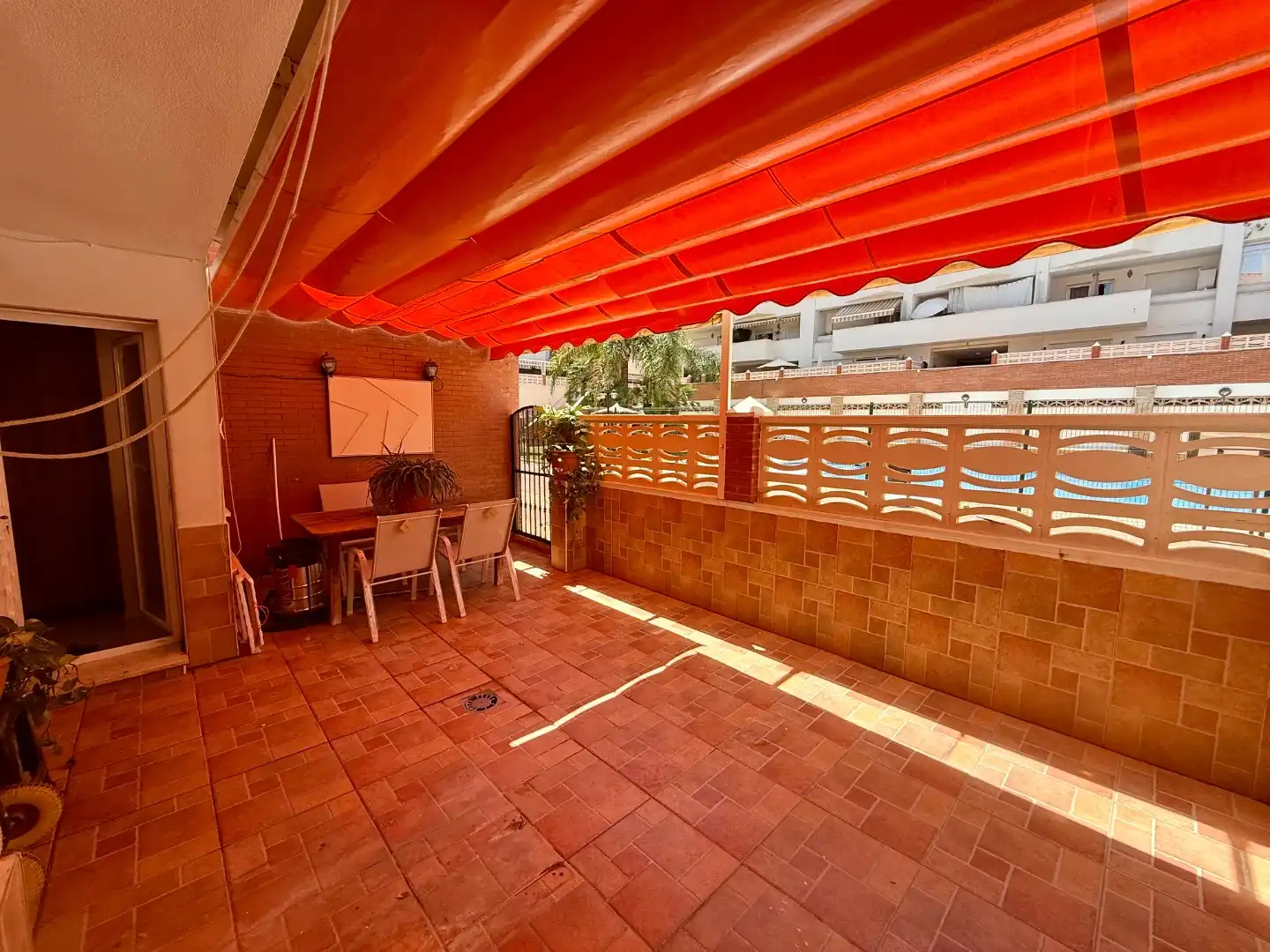 Pis en venda a Avenida Puerta del Mar, 45, Huerta Nueva Terrassa de Pis en venda en Estepona amb Parquet, Terrassa i Piscina