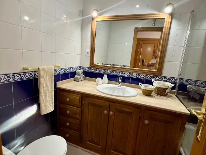 Pis en venda a Avenida Puerta del Mar, 45, Huerta Nueva Bany de Pis en venda en Estepona amb Parquet, Terrassa i Piscina