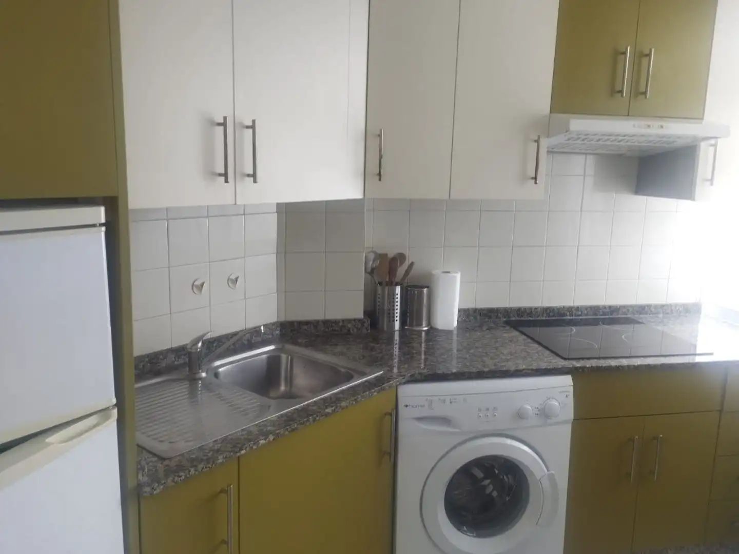 Flat for rent in Travesía Orillamar, 1, Monte Alto - Zalaeta - Atocha Kitchen of Flat for rent in A Coruña Capital with Heating and Furnished