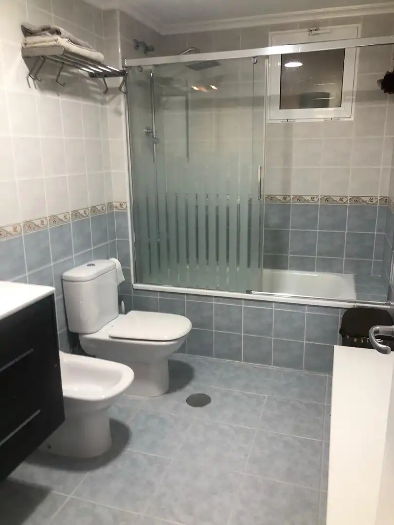 Baño de Piso de alquiler en Elda con Aire acondicionado, Calefacción y Parquet