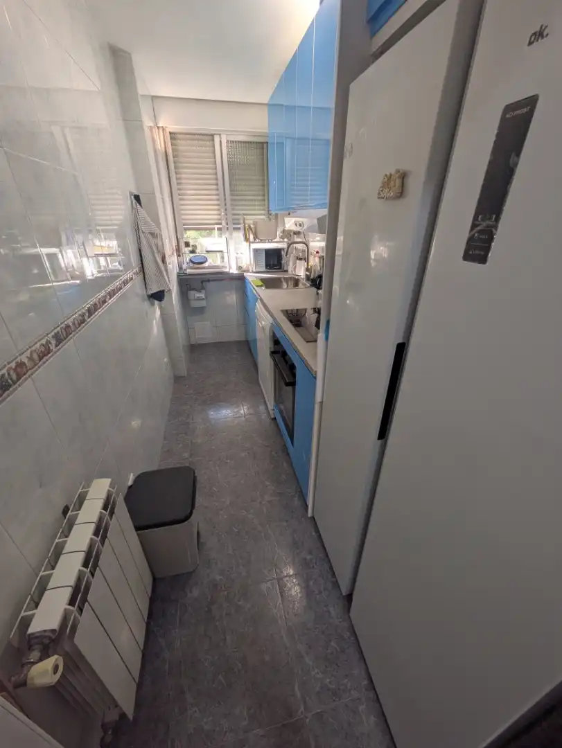 Room in Calle de Claudio Sánchez Albornoz, 22, Campamento