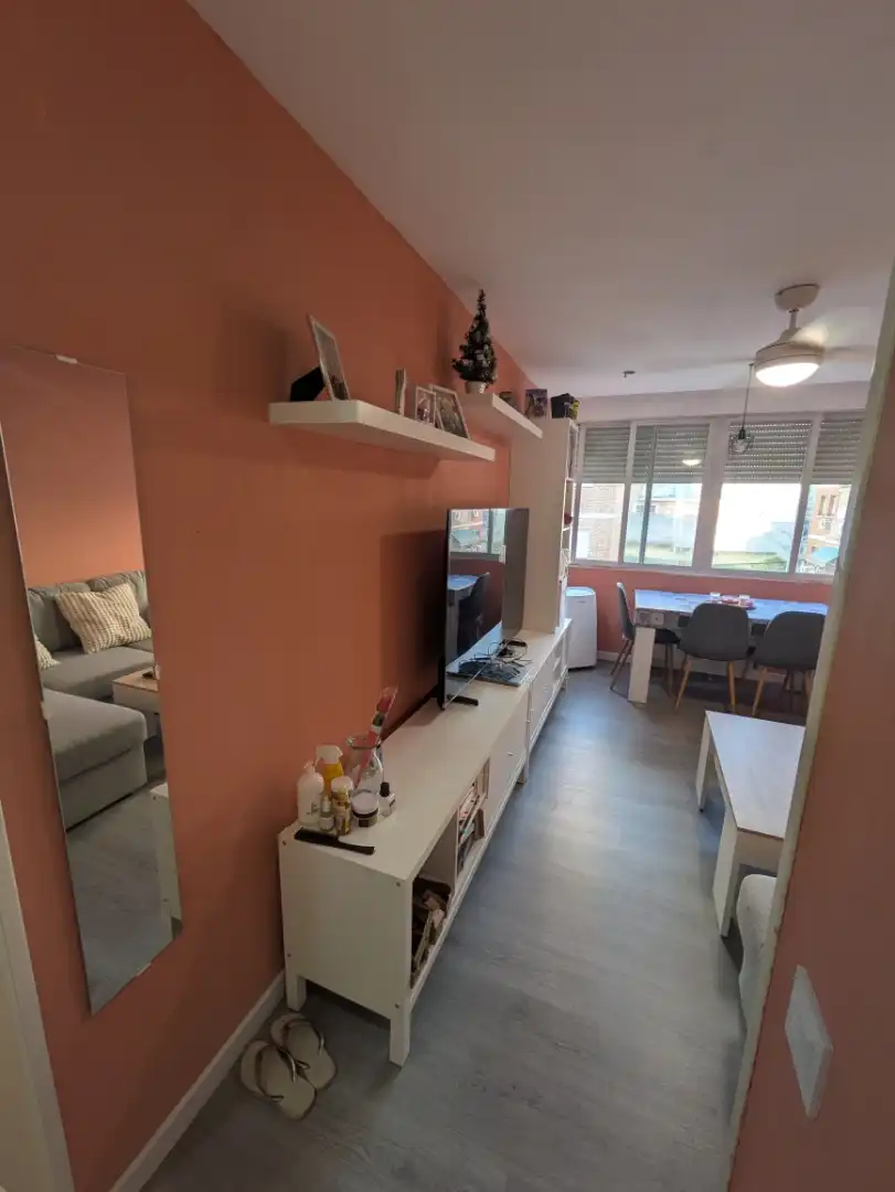 Room in Calle de Claudio Sánchez Albornoz, 22, Campamento