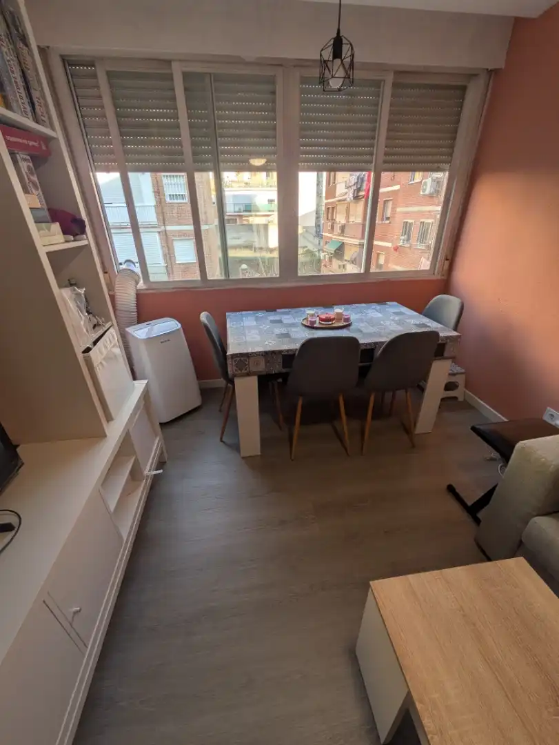 Room in Calle de Claudio Sánchez Albornoz, 22, Campamento
