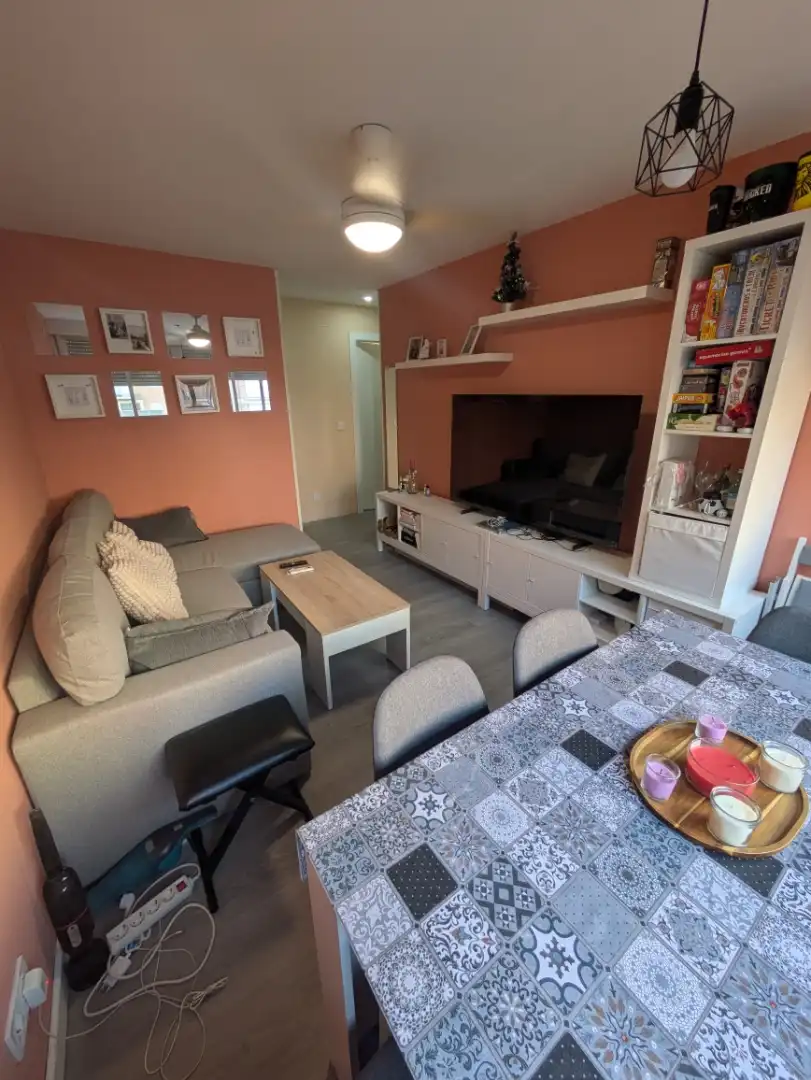 Room in Calle de Claudio Sánchez Albornoz, 22, Campamento
