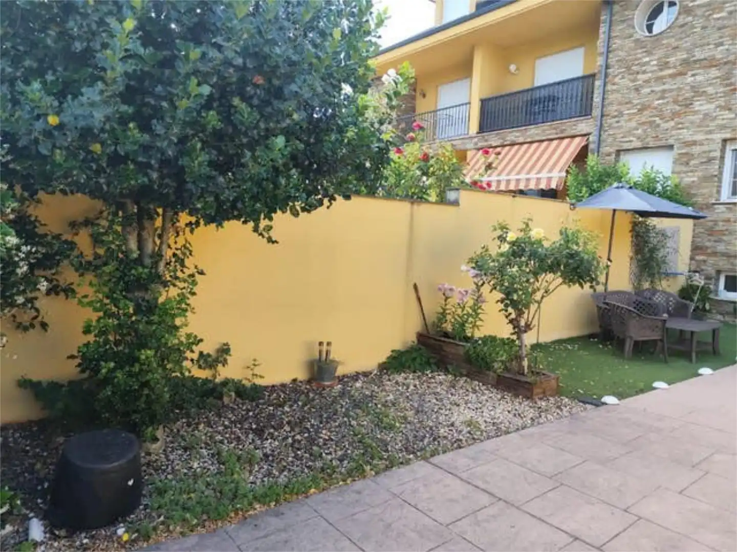 Jardí de Casa adosada en venda en Ponferrada amb Calefacció, Jardí privat i Terrassa