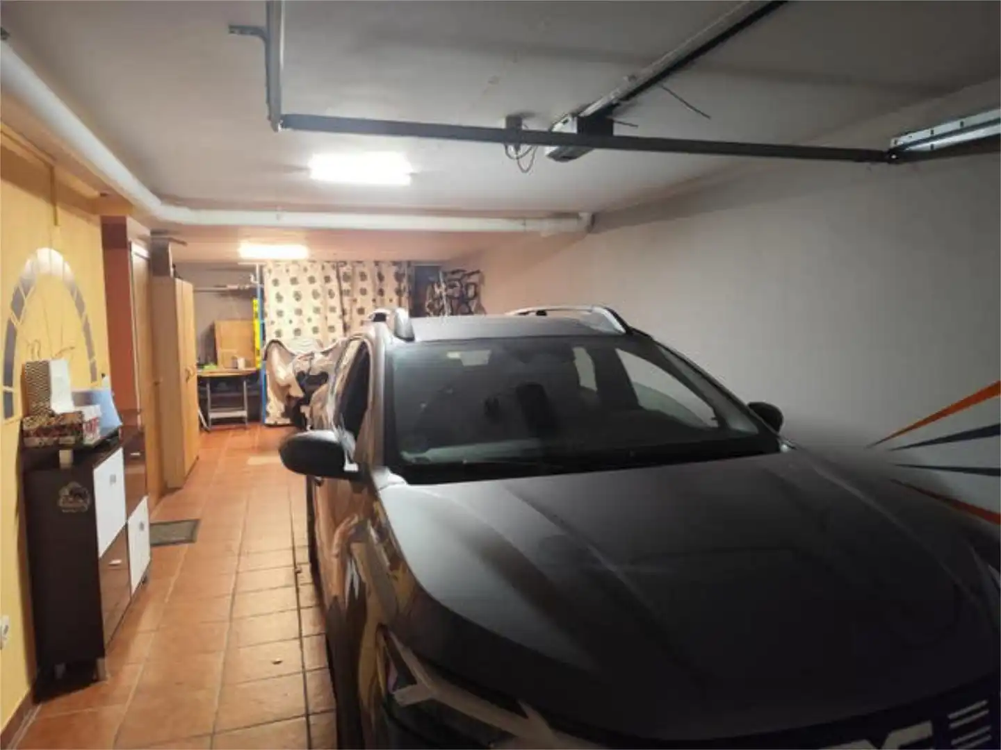 Aparcament de Casa adosada en venda en Ponferrada amb Calefacció, Jardí privat i Terrassa