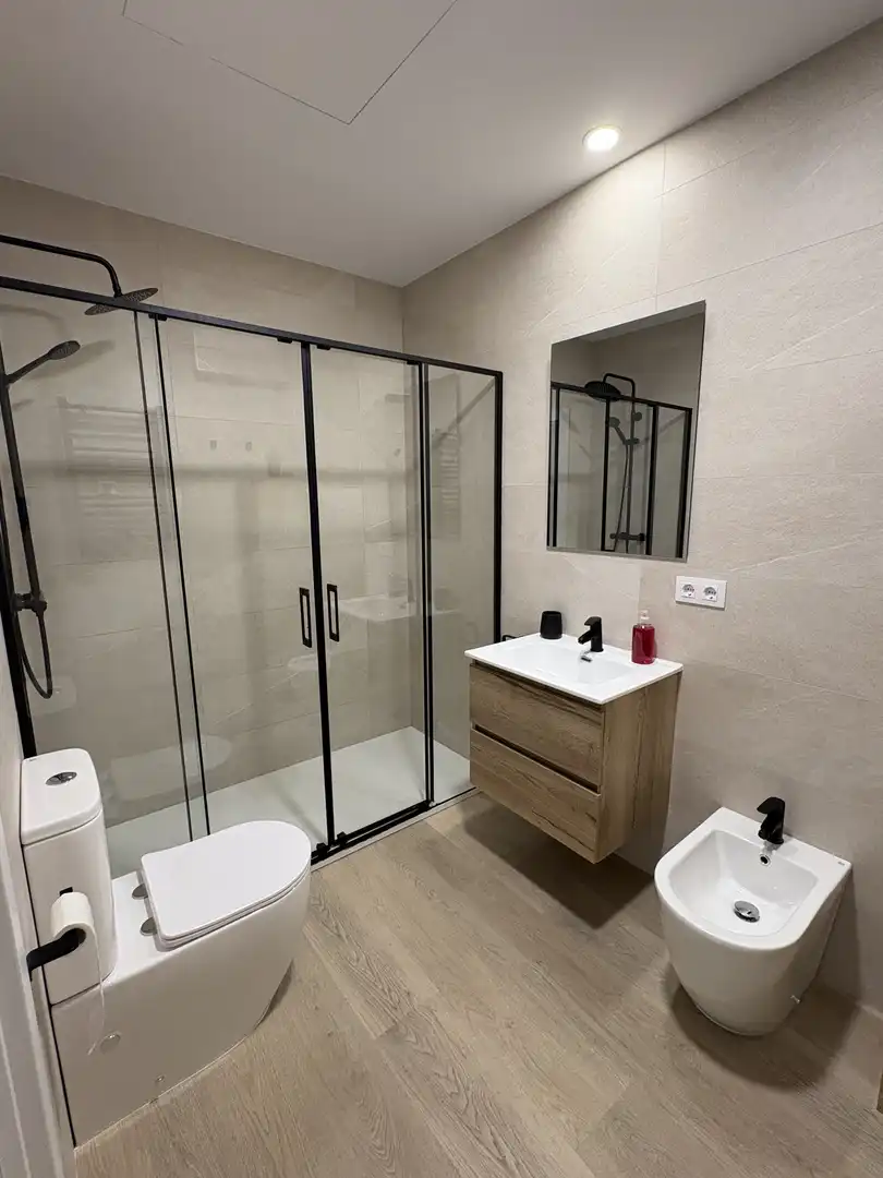 Planta baja de alquiler en Rua Daniel Silva, 3, Boqueixón Baño de Planta baja de alquiler en Boqueixón con Aire acondicionado, Calefacción y Amueblado