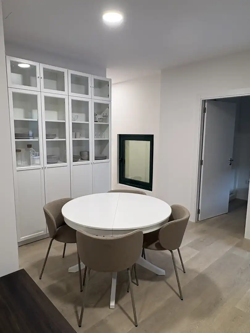 Planta baja de alquiler en Rua Daniel Silva, 3, Boqueixón Comedor de Planta baja de alquiler en Boqueixón con Aire acondicionado, Calefacción y Amueblado