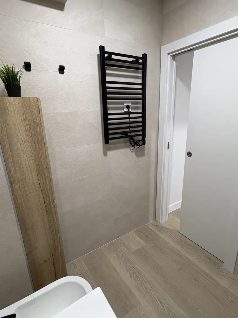 Planta baja de alquiler en Rua Daniel Silva, 3, Boqueixón Baño de Planta baja de alquiler en Boqueixón con Aire acondicionado, Calefacción y Amueblado
