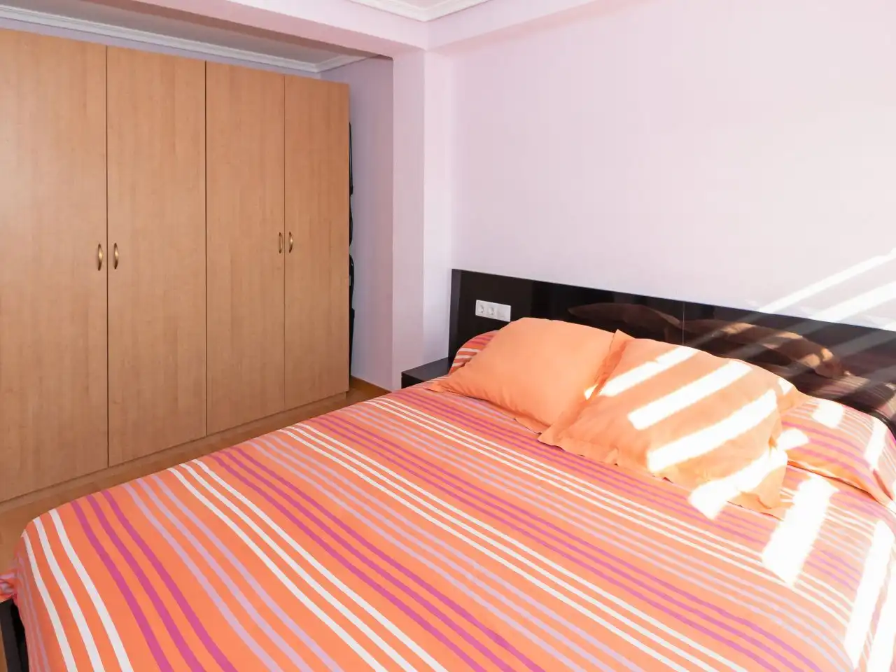 Pis en venda a Carrer d'Encarna Albarracín, 9, Nou Benicalap Dormitori de Pis en venda en Valencia amb Aire condicionat, Calefacció i Parquet