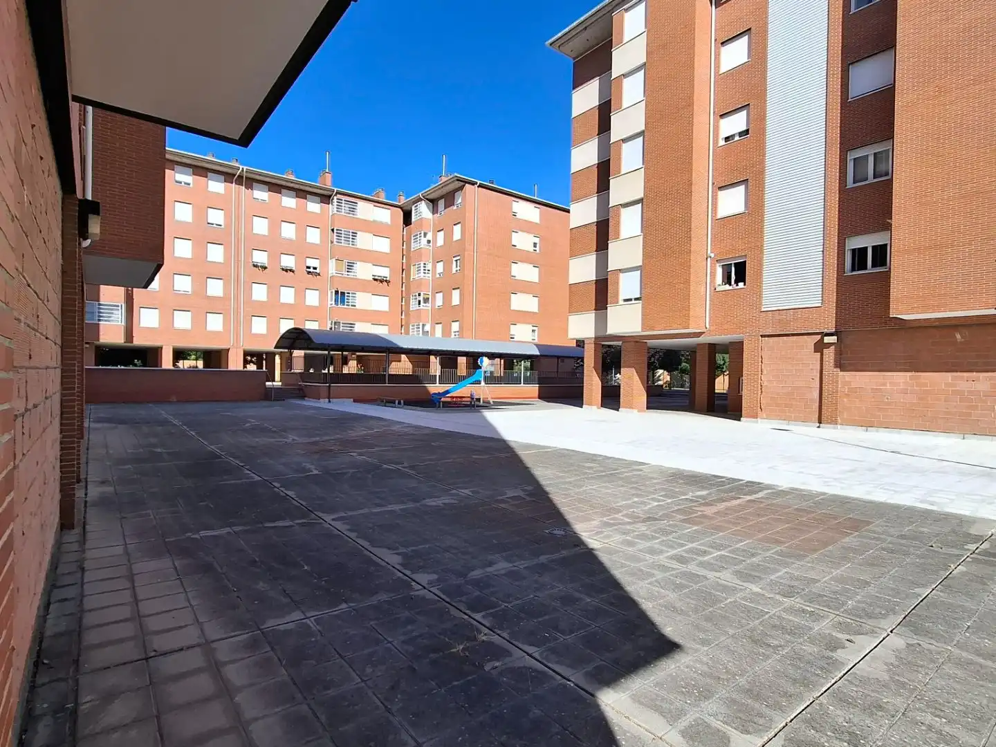 Piso en venta en El Soto Vista exterior de Piso en venta en León Capital con Calefacción, Jardín privado y Parquet