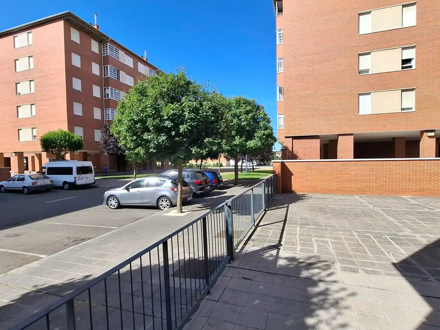Piso en venta en El Soto Vista exterior de Piso en venta en León Capital con Calefacción, Jardín privado y Parquet