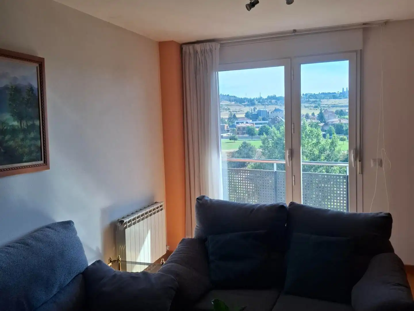 Piso en venta en El Soto Sala de estar de Piso en venta en León Capital con Calefacción, Jardín privado y Parquet