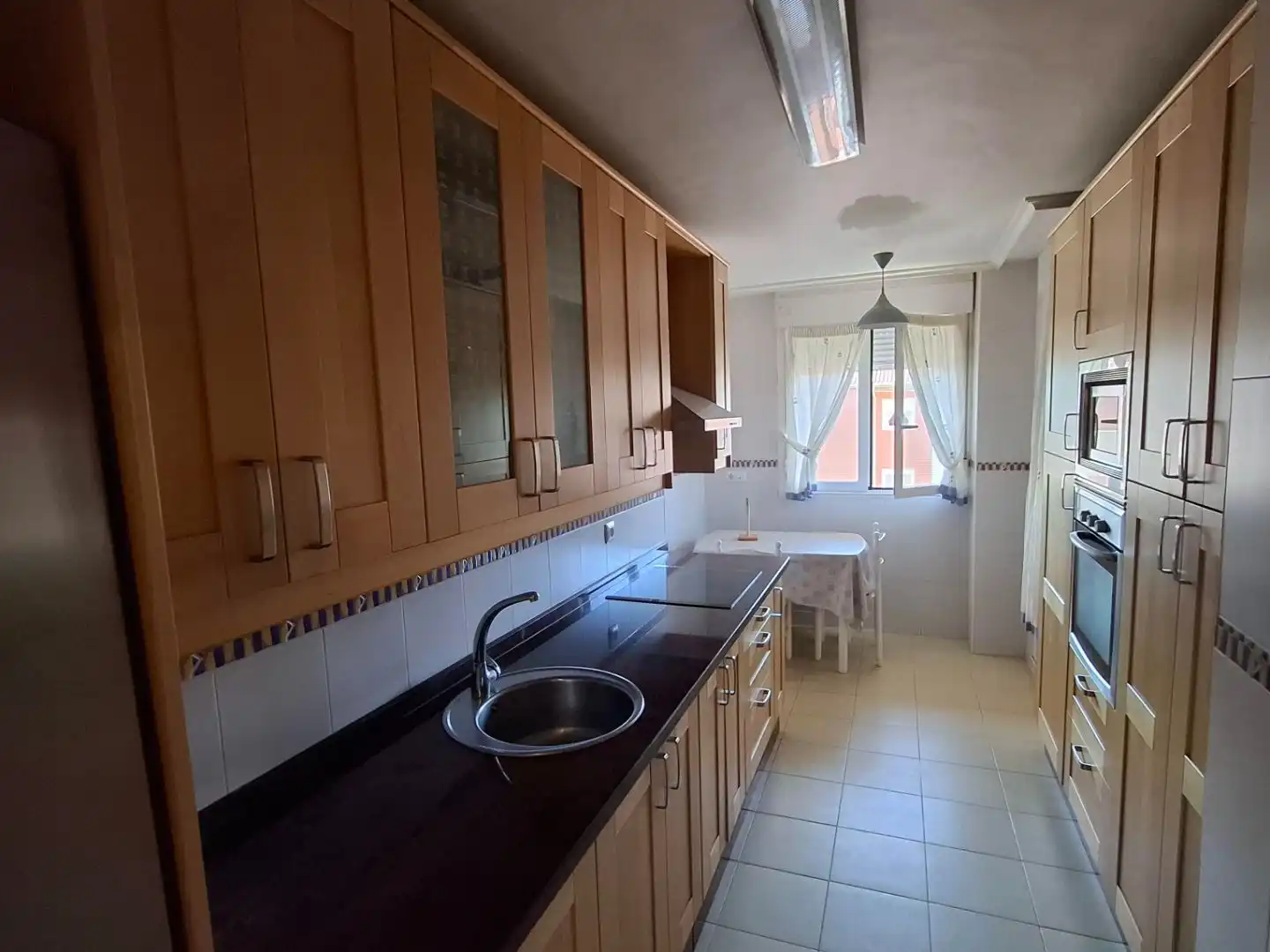 Piso en venta en El Soto Cocina de Piso en venta en León Capital con Calefacción, Jardín privado y Parquet