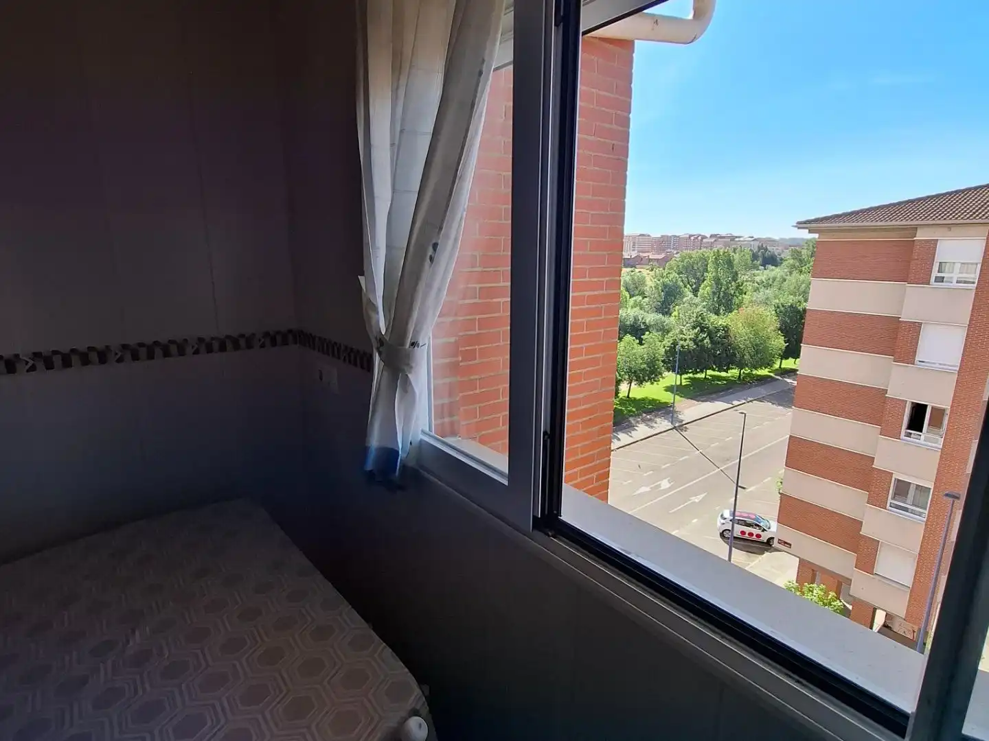 Piso en venta en El Soto Habitación de Piso en venta en León Capital con Calefacción, Jardín privado y Parquet
