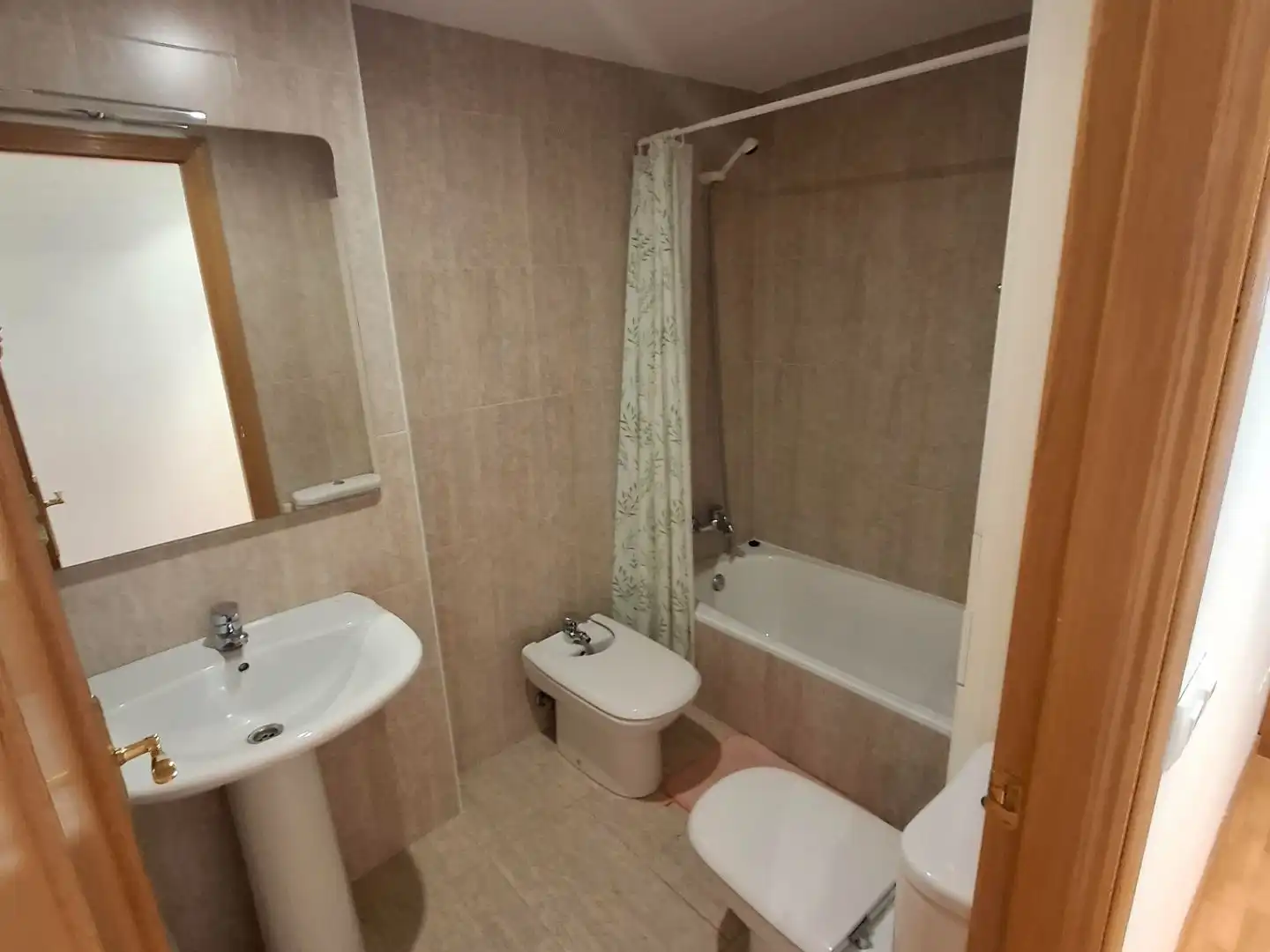 Piso en venta en El Soto Baño de Piso en venta en León Capital con Calefacción, Jardín privado y Parquet
