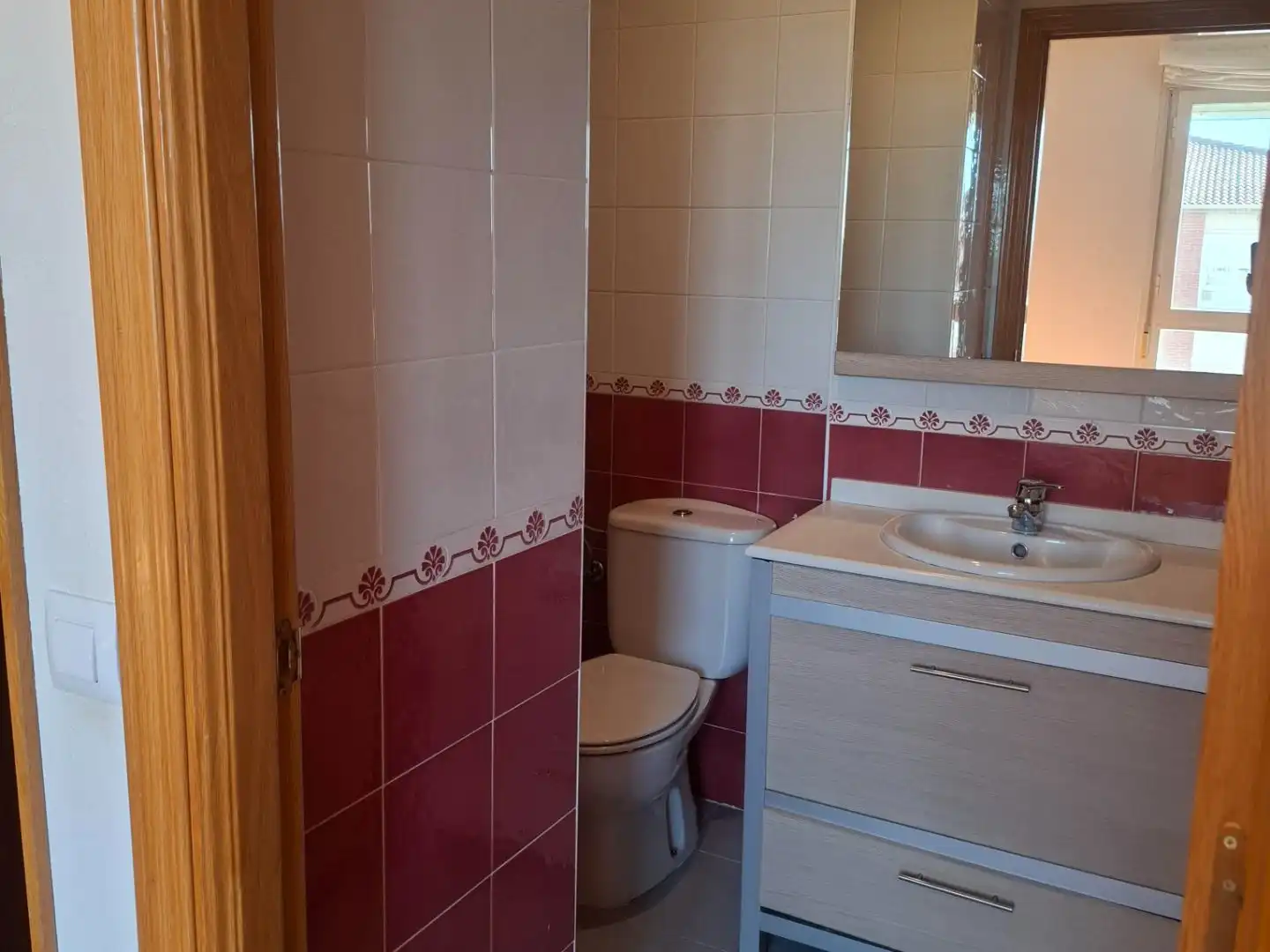 Piso en venta en El Soto Baño de Piso en venta en León Capital con Calefacción, Jardín privado y Parquet