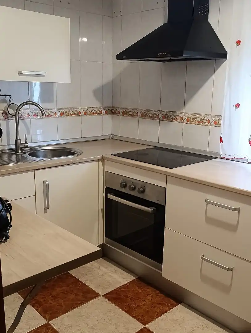 Casa adosada en venta en Calle el Copero, 3, Barrio Bajo Cocina de Casa adosada en venta en San Juan de Aznalfarache con Aire acondicionado, Calefacción y Trastero