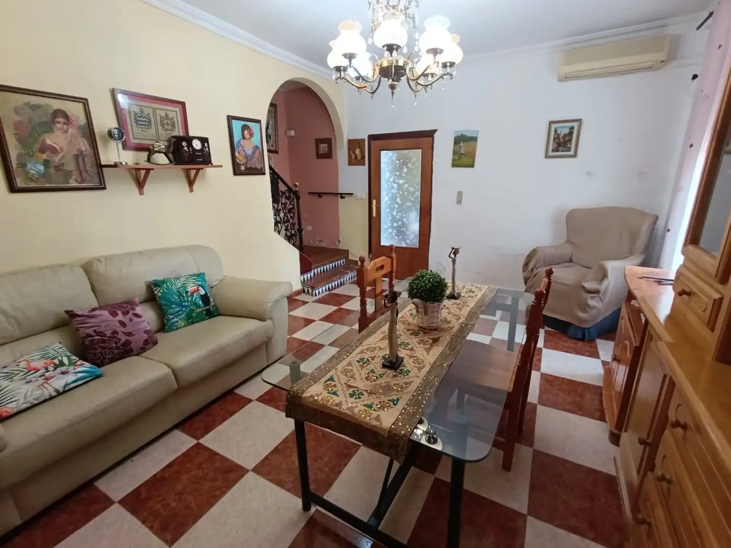 Casa adosada en venta en Calle el Copero, 3, Barrio Bajo Sala de estar de Casa adosada en venta en San Juan de Aznalfarache con Aire acondicionado, Calefacción y Trastero