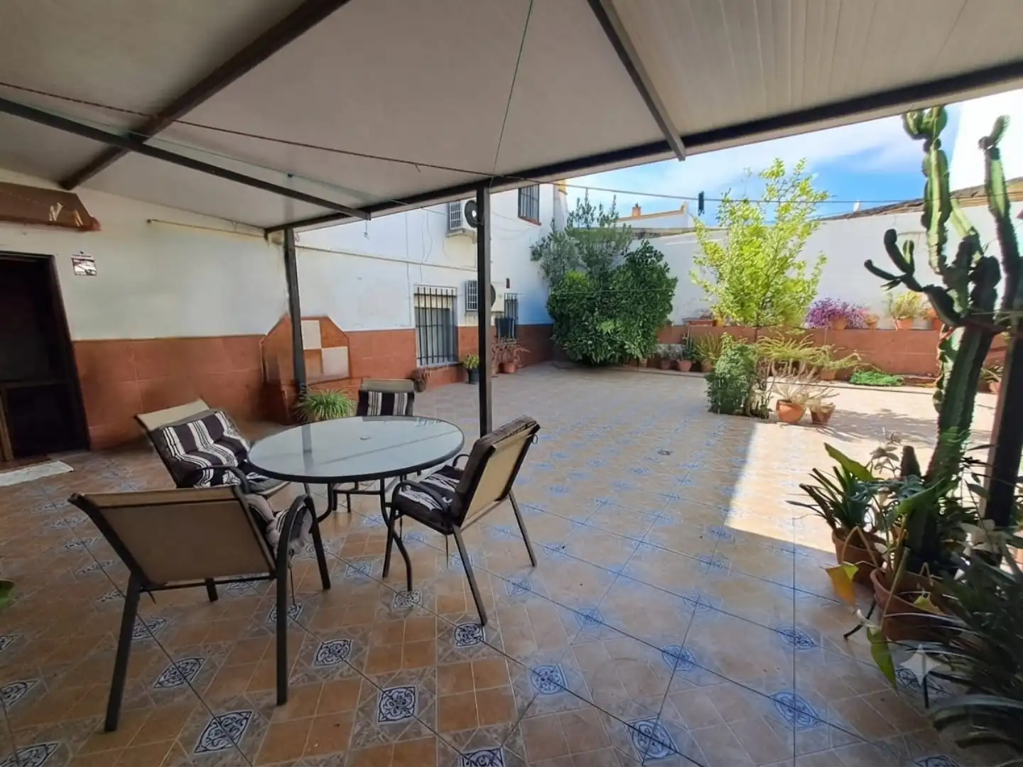 Casa adosada en venta en Calle el Copero, 3, Barrio Bajo Terraza de Casa adosada en venta en San Juan de Aznalfarache con Aire acondicionado, Calefacción y Trastero