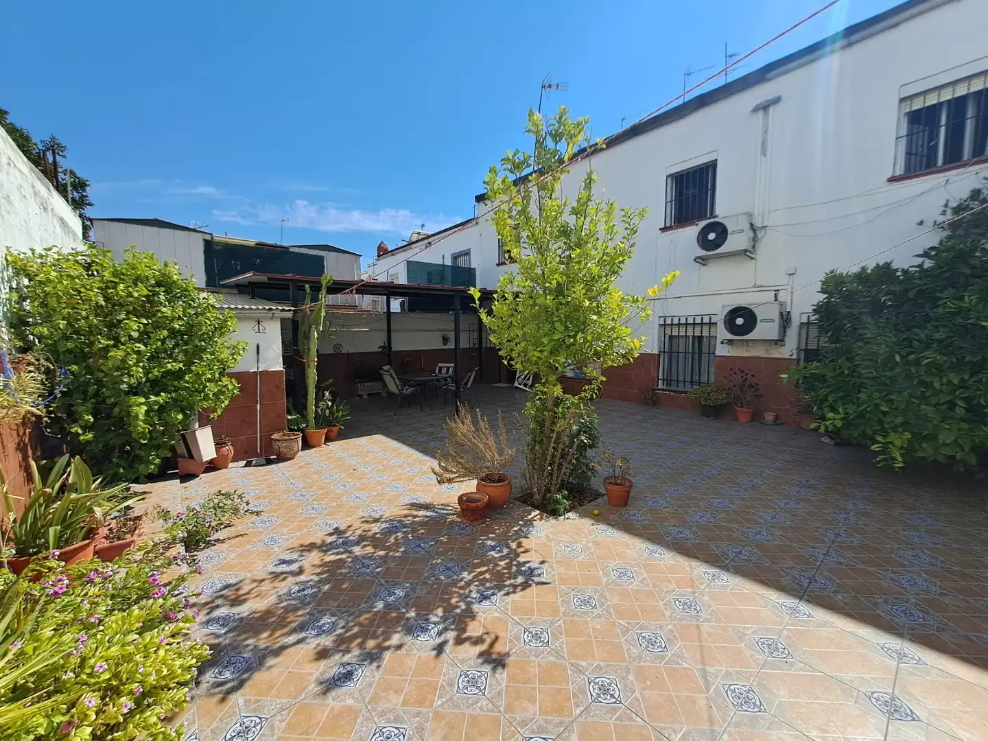 Casa adosada en venta en Calle el Copero, 3, Barrio Bajo Terraza de Casa adosada en venta en San Juan de Aznalfarache con Aire acondicionado, Calefacción y Trastero