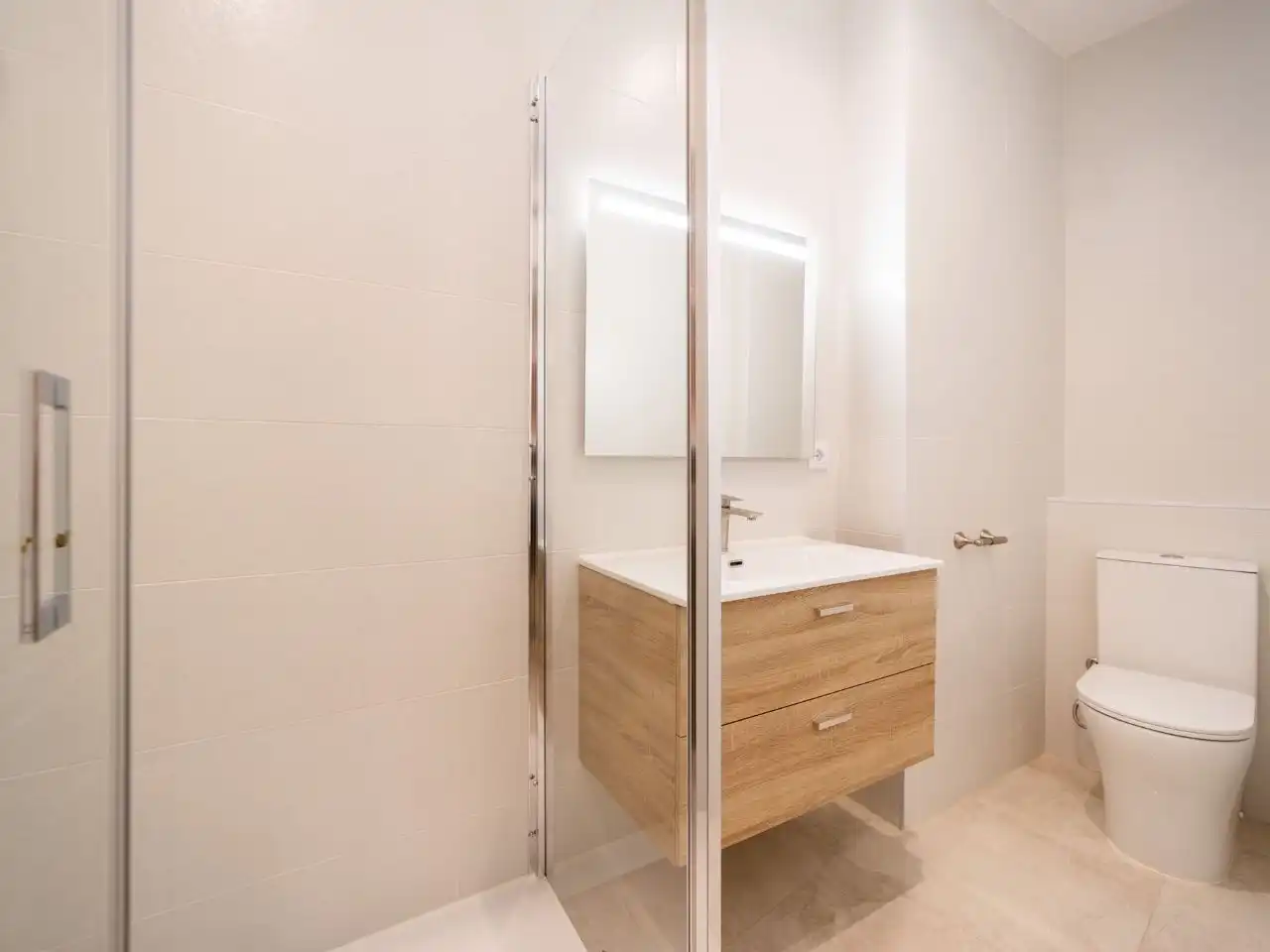 Baño de Piso de alquiler en  Madrid Capital con Aire acondicionado y Balcón