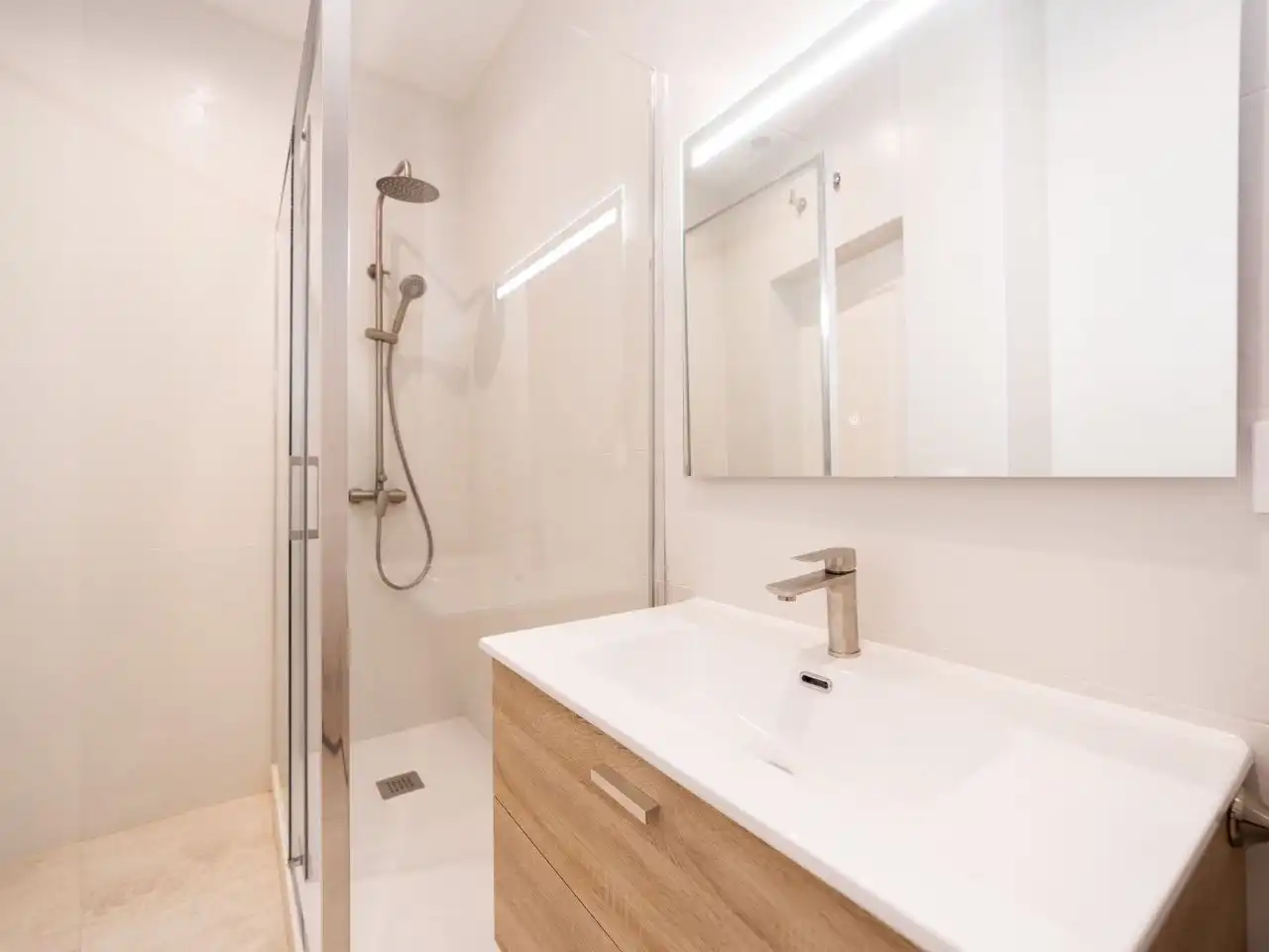 Baño de Piso de alquiler en  Madrid Capital con Aire acondicionado y Balcón
