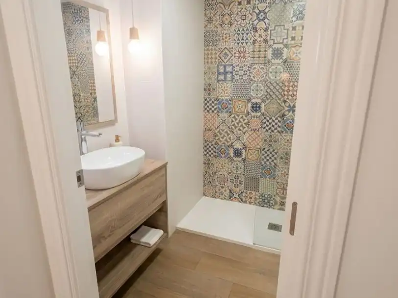 Flat for rent in Avenida Jaime I el Conquistador, Playa Muchavista Bathroom of Flat for rent in El Campello with Air Conditioner, Swimming Pool and Furnished