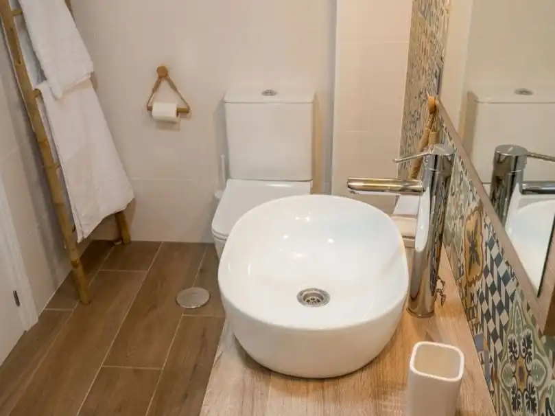 Flat for rent in Avenida Jaime I el Conquistador, Playa Muchavista Bathroom of Flat for rent in El Campello with Air Conditioner, Swimming Pool and Furnished