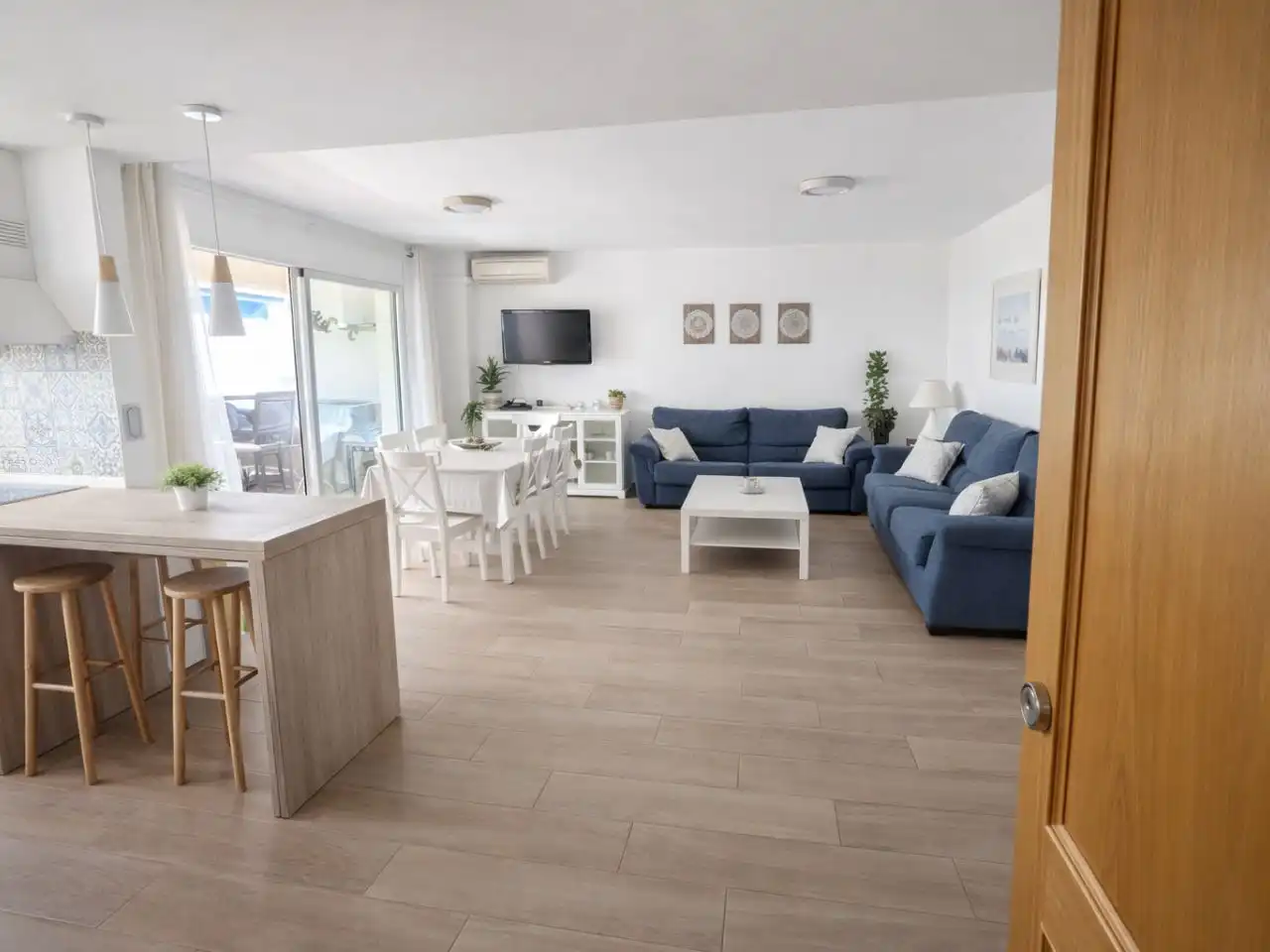 Flat for rent in Avenida Jaime I el Conquistador, Playa Muchavista Living room of Flat for rent in El Campello with Air Conditioner, Swimming Pool and Furnished