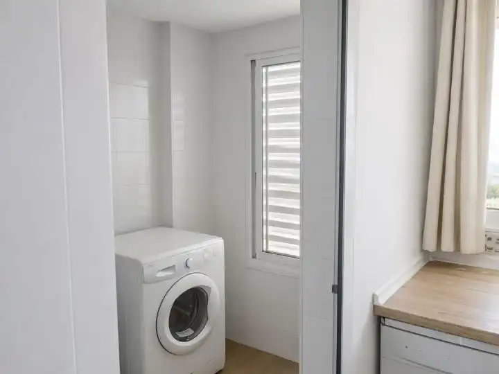 Flat for rent in Avenida Jaime I el Conquistador, Playa Muchavista Bathroom of Flat for rent in El Campello with Air Conditioner, Swimming Pool and Furnished