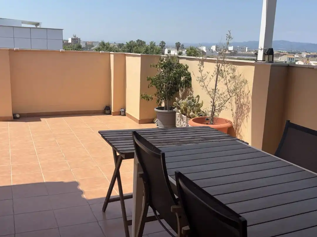 Ático de alquiler en Carrer Drets Humans, 14, Les Boqueres - Santa Quiteria Terraza de Ático de alquiler en Almazora / Almassora con Aire acondicionado, Parquet y Terraza