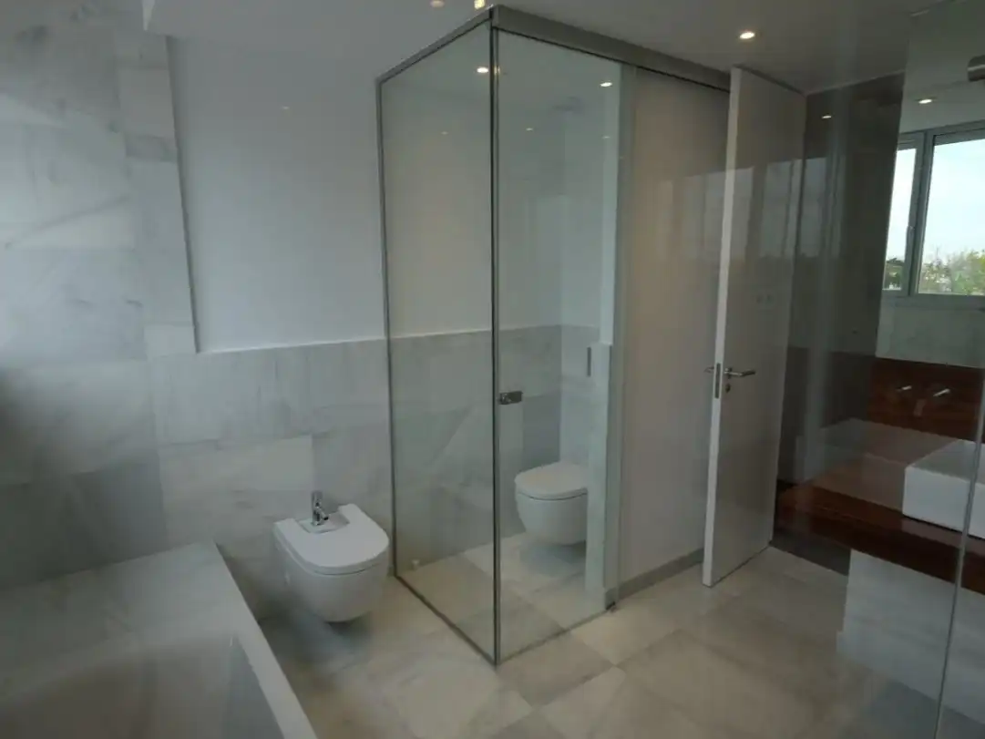 Baño de Casa o chalet de alquiler en Madrid con Aire acondicionado, Calefacción y Jardín privado