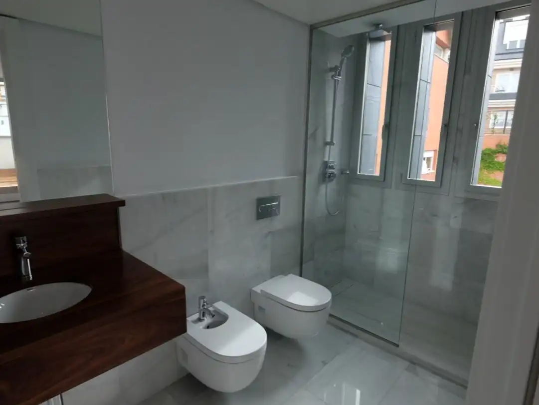 Baño de Casa o chalet de alquiler en Madrid con Aire acondicionado, Calefacción y Jardín privado