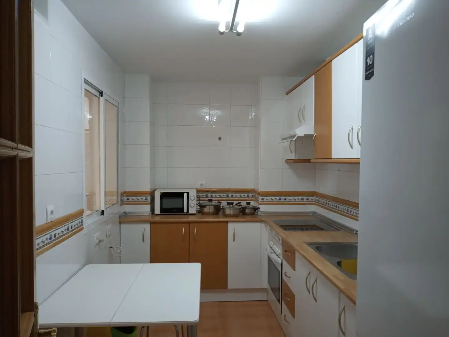 Wohnung zur Miete in Calle de Demóstenes, 25, El Cónsul - Ciudad Universitaria - El Romeral Küche von Wohnung zur Miete in Málaga mit Privatgarten, Terrasse und Schwimmbad