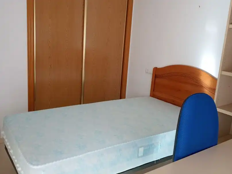 Wohnung zur Miete in Calle de Demóstenes, 25, El Cónsul - Ciudad Universitaria - El Romeral Schlafzimmer von Wohnung zur Miete in Málaga mit Privatgarten, Terrasse und Schwimmbad
