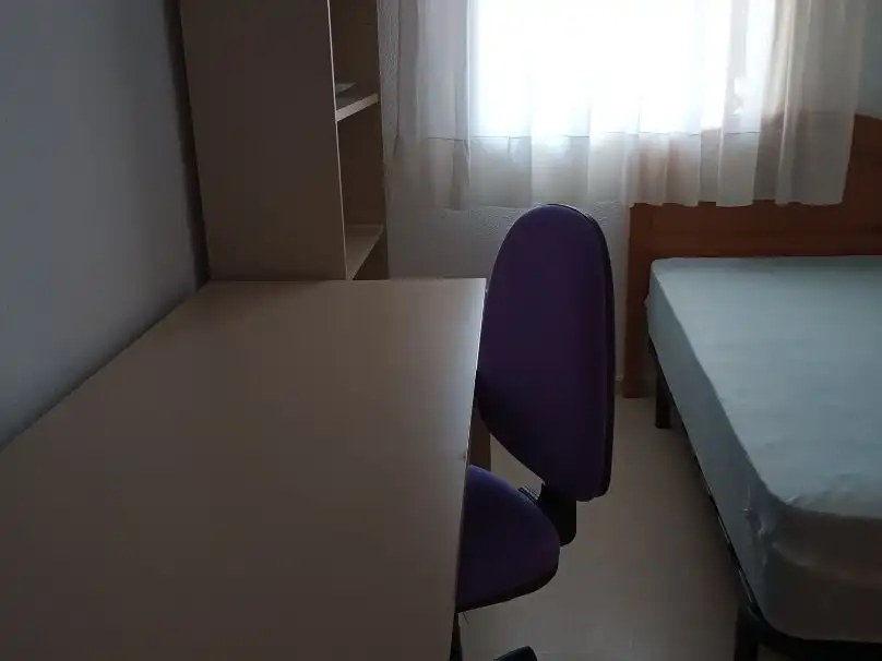 Wohnung zur Miete in Calle de Demóstenes, 25, El Cónsul - Ciudad Universitaria - El Romeral Schlafzimmer von Wohnung zur Miete in Málaga mit Privatgarten, Terrasse und Schwimmbad