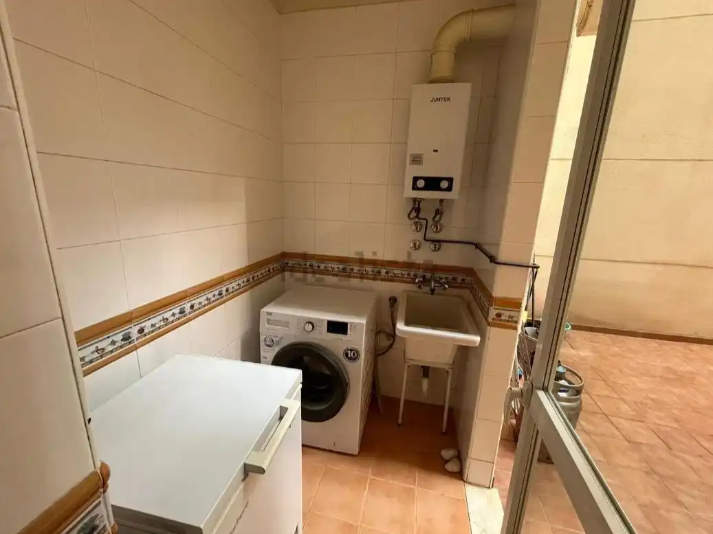 Wohnung zur Miete in Calle de Demóstenes, 25, El Cónsul - Ciudad Universitaria - El Romeral Küche von Wohnung zur Miete in Málaga mit Privatgarten, Terrasse und Schwimmbad