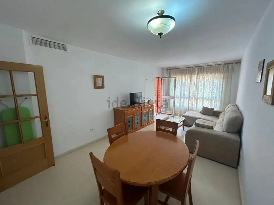 Wohnung zur Miete in Calle de Demóstenes, 25, El Cónsul - Ciudad Universitaria - El Romeral Wohnzimmer von Wohnung zur Miete in Málaga mit Privatgarten, Terrasse und Schwimmbad