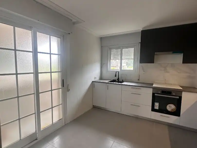 Küche von Wohnung zum Verkauf in Tui mit Heizung, Parkett und Terrasse