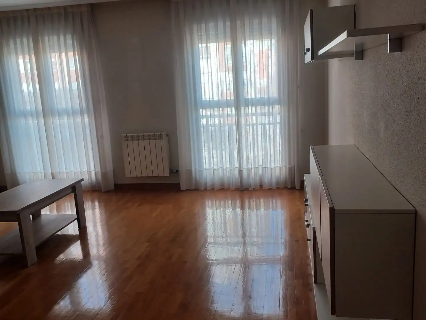 Flat for rent in Calle Sinaloa, 2, Las Eras de Renueva Living room of Flat for rent in León Capital with Heating, Parquet flooring and Terrace