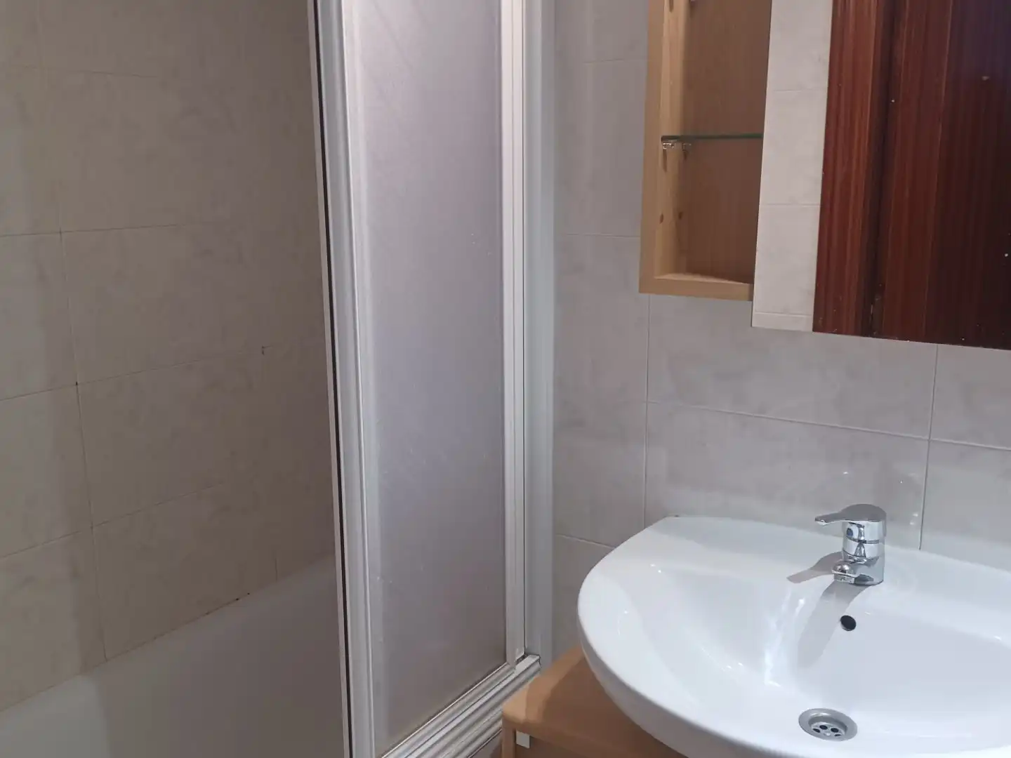 Flat for rent in Calle Sinaloa, 2, Las Eras de Renueva Bathroom of Flat for rent in León Capital with Heating, Parquet flooring and Terrace