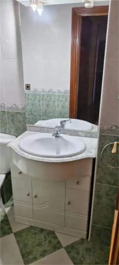 Piso en venta en Fontarrón Baño de Piso en venta en Madrid con Calefacción, Terraza y Trastero