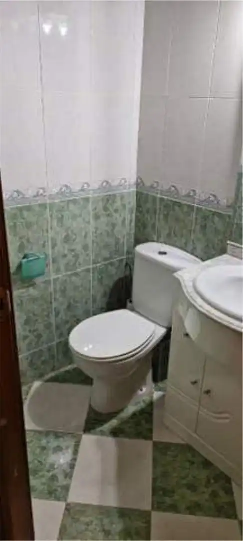 Piso en venta en Fontarrón Baño de Piso en venta en Madrid con Calefacción, Terraza y Trastero