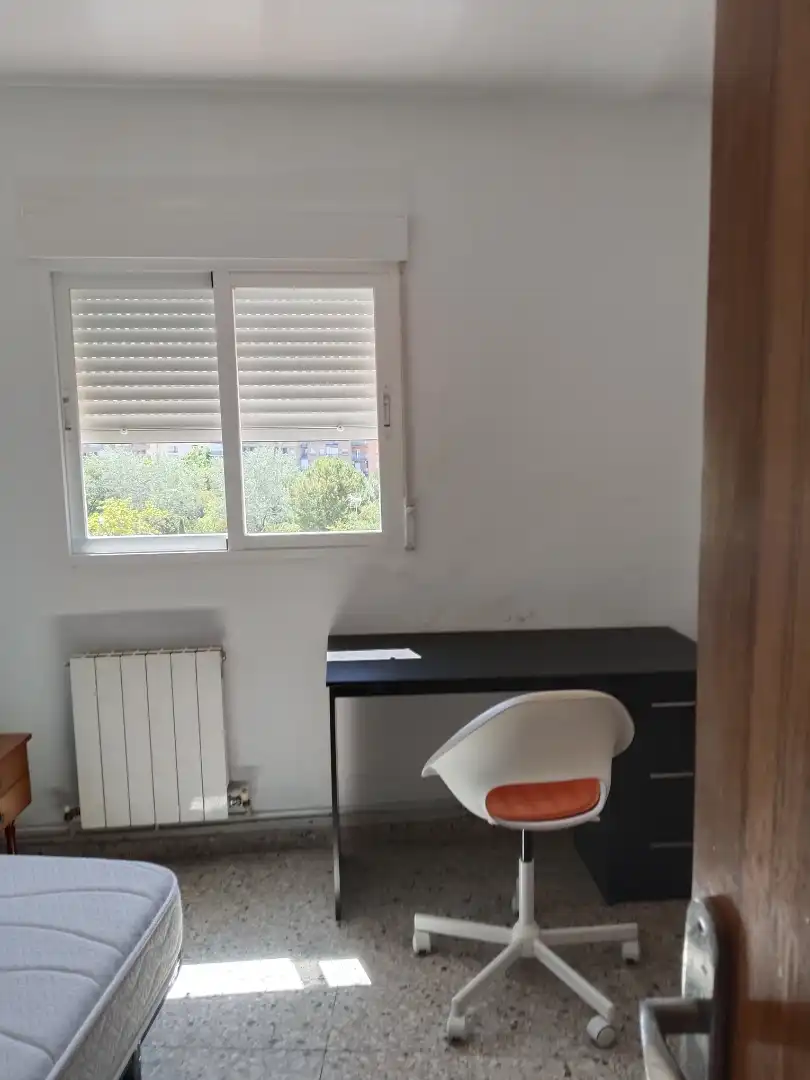 Piso de alquiler en Calle Ramón y Cajal, 11, Rosaleda - Juventud Habitación de Piso de alquiler en Granada con Calefacción, Terraza y Amueblado