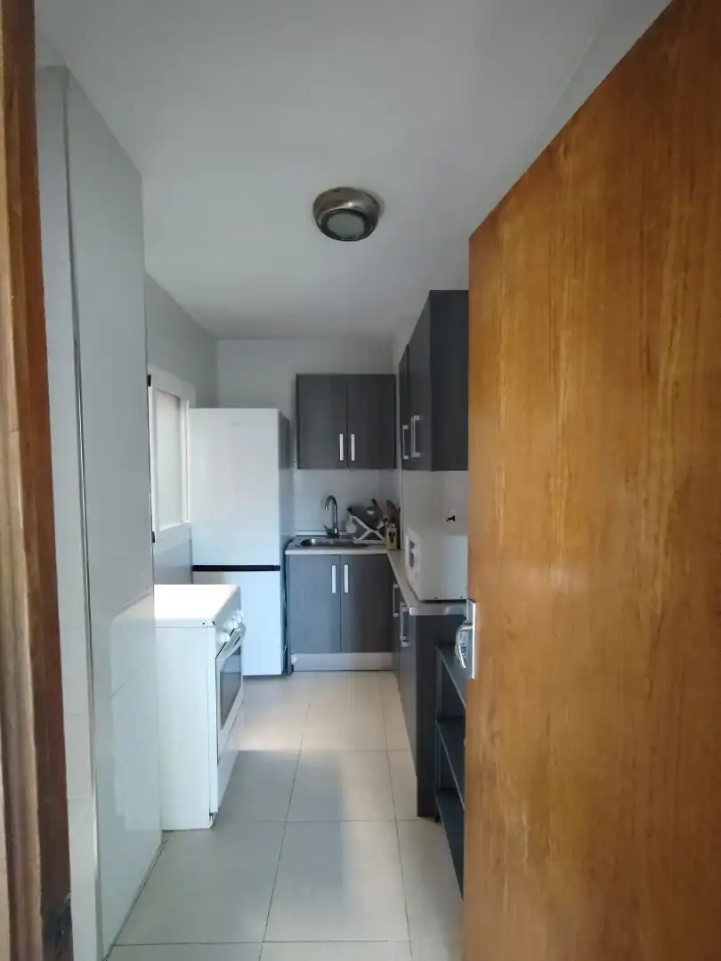 Piso de alquiler en Calle Ramón y Cajal, 11, Rosaleda - Juventud Cocina de Piso de alquiler en Granada con Calefacción, Terraza y Amueblado